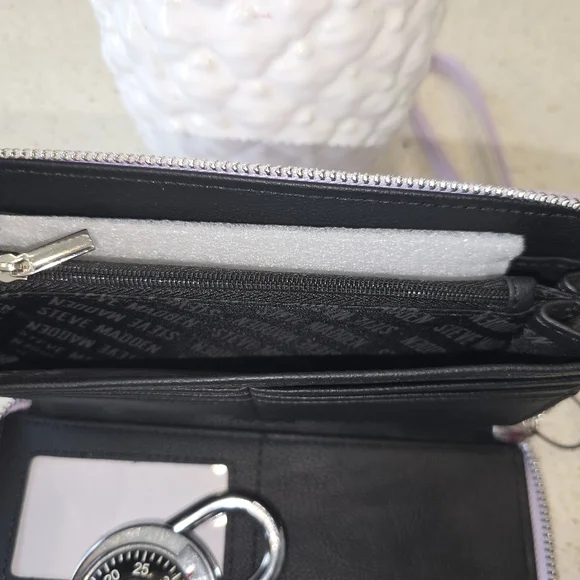 *BRAND NEW* STEVE MADDEN BZIPPY GENTLE LAVENDER WRISTLET - Picture 5 of 8